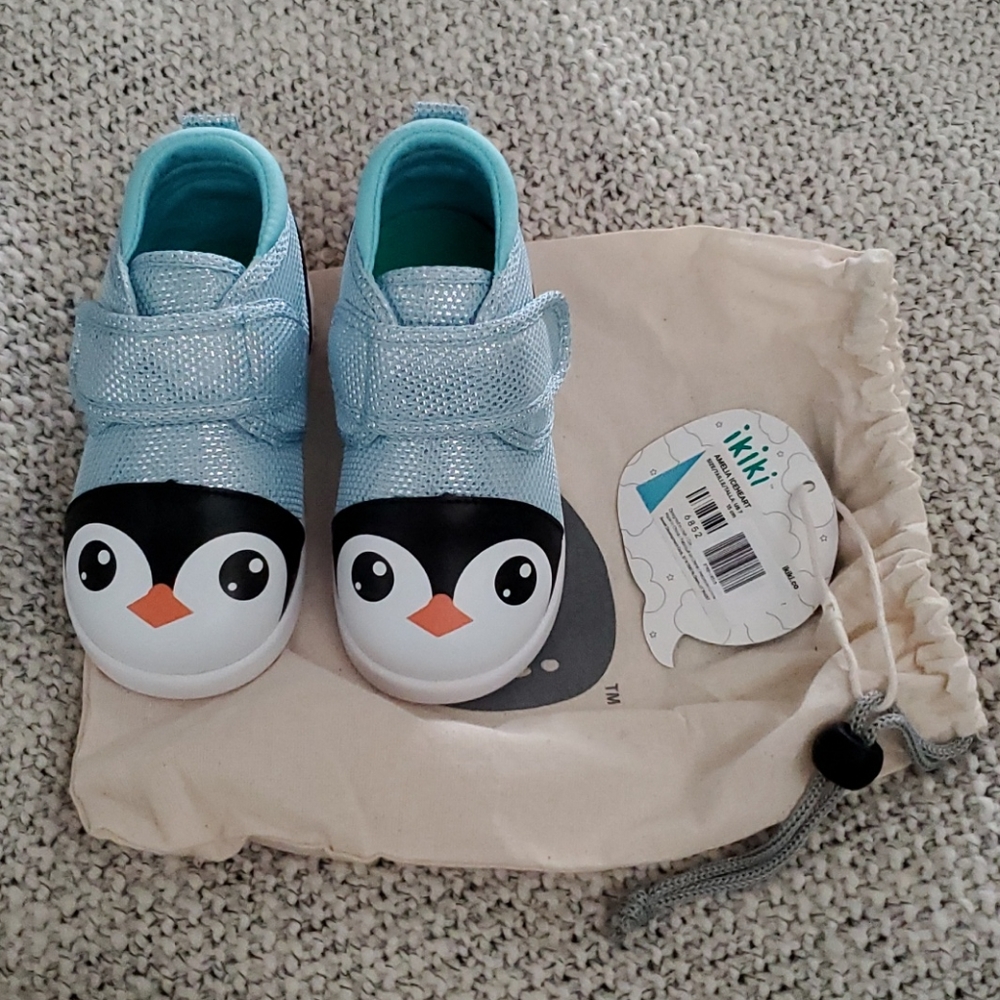 NWT Ikiki Amelia Iceheart toddler size 7 shoes